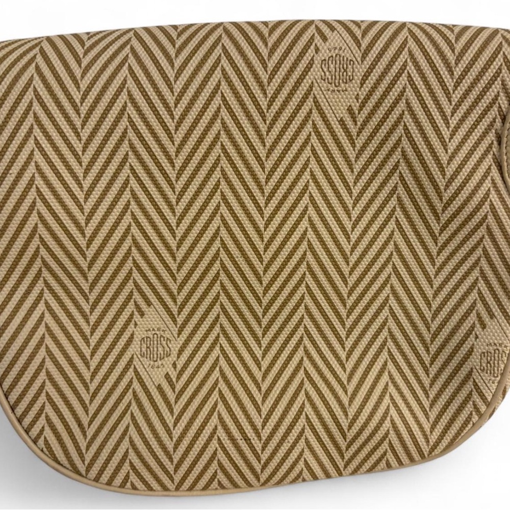 Vintage Chic Beige Crossbody Bag - Picture 4 of 7
